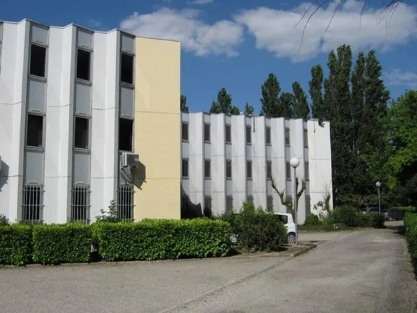 Bureau 303 m²