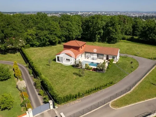 Maison 8 pièces 260 m²
