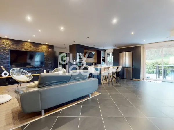 MAISON À VENDRE DE 6 PIÈCES DE 180,00 M²
