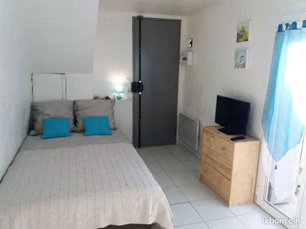 🏡 Studio meublé + balcon - Centre Trets