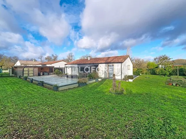 5 minutes de Villemur-sur-Tarn, maison de type 4 ,garage attenant, piscine...