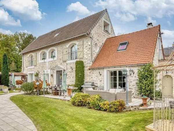 Maison 10 pièces 257 m²