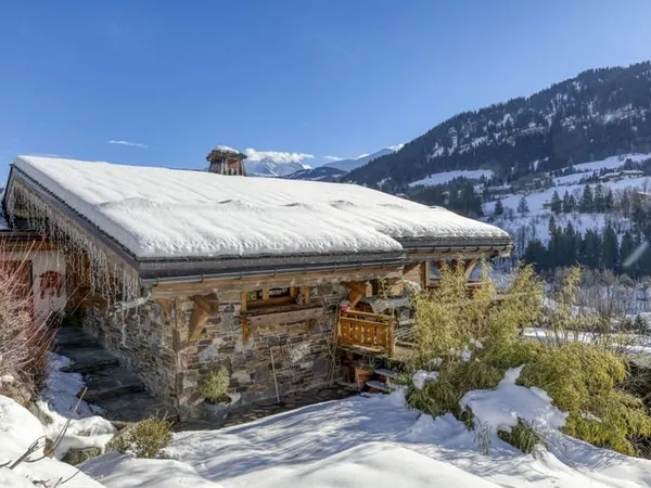 Chalet familial à rafraîchir, jolie vue dégagée