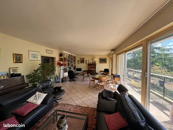 Appartement Place Royale - 5 pièces - 120m2