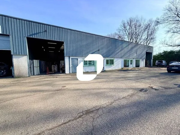 Local d'activité 914 m²