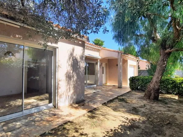 Villa 4 faces de plain-pied avec piscine chauffée