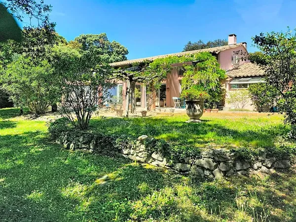 Maison d'architecte d'exception ? 260 m² ? Plein sud ? Piscine i