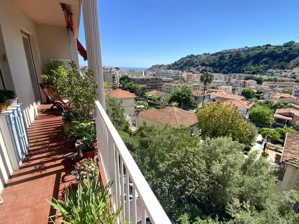Nice Nord - Bel Appartement 2 pièces en étage dans Résidence de Standing - Jolie terrasse vue dégagé