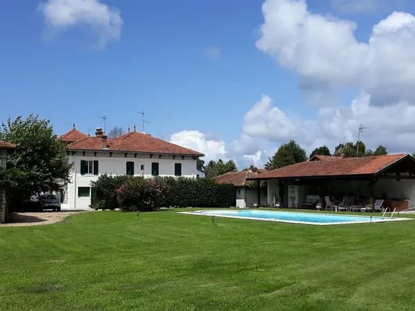 Maison 8 pièces 365 m²