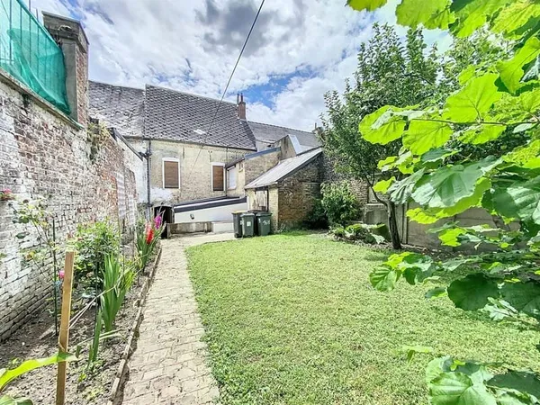 Immeuble de rapport avec deux appartements 59360