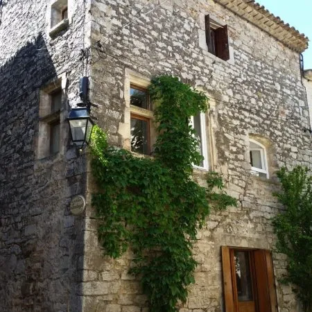 Maison de village en pierre à viols-le-fort