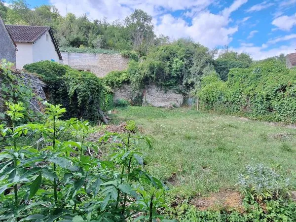Maison de ville avec jardin à rénover