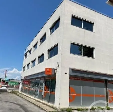 Local professionnel 450 m²