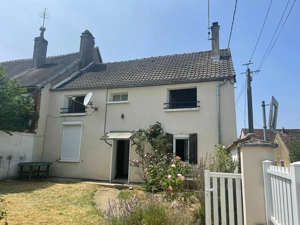 Maison de village à Chailley 6 pièces avec deux chambres et un terrain de 425 m2