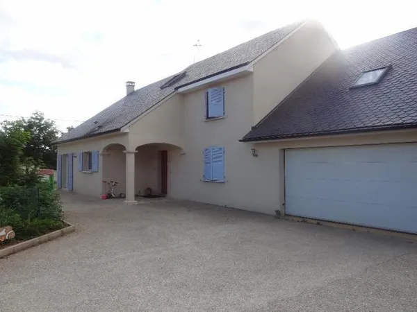 Maison de 233 m2 à seulement 20 minutes de Rodez.