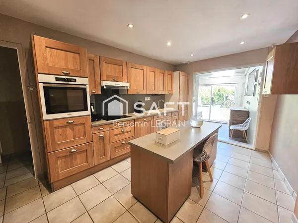 Maison mitoyenne de 147m2/245m2, 6p, 4ch, véranda, terrasse, jardin