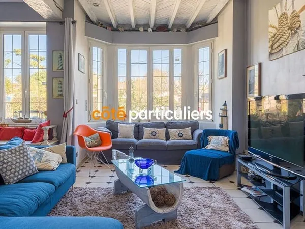 Maison 9 pièces 233 m²