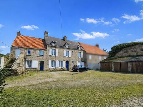 Bien immobilier de rendement Vente Digosville 11p 203m² 378000€