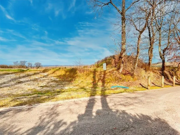 TERRAIN PLAT VIABILISÉ - 1 470 m² - MIRANDE