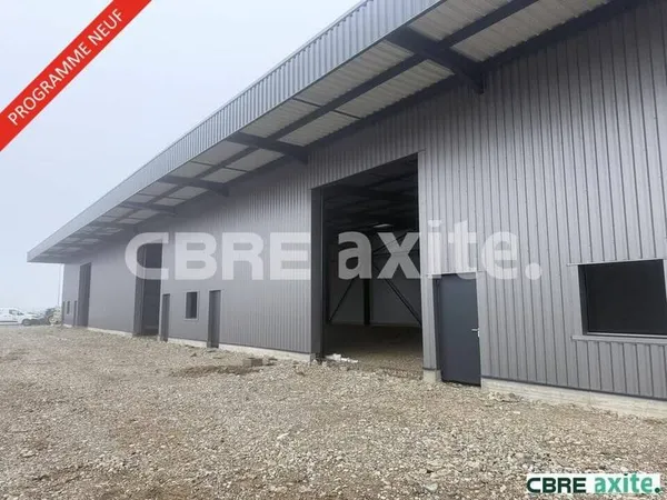 Local d'activité 900 m²