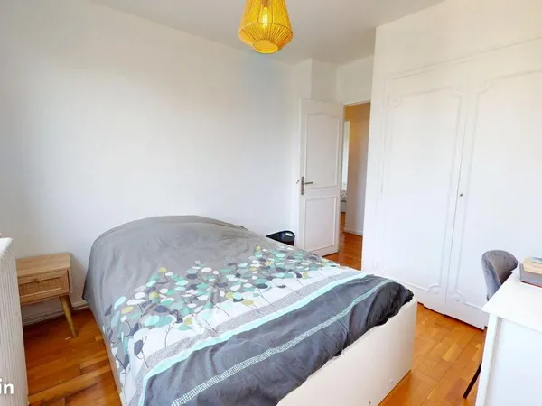 Chambre 5 pièces 87 m²