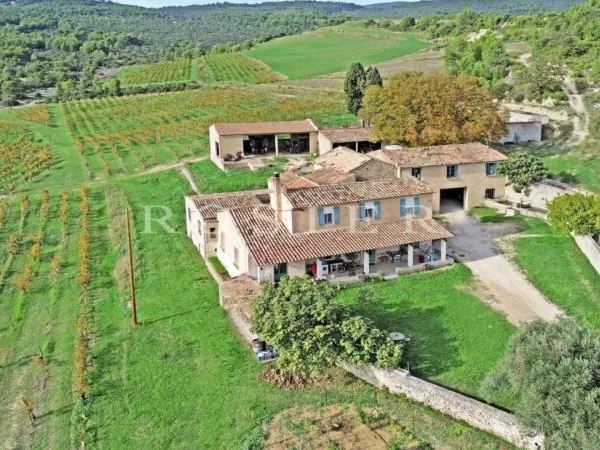 Domaine viticole et oléicole sur 73 hectares au coeur du Luberon
