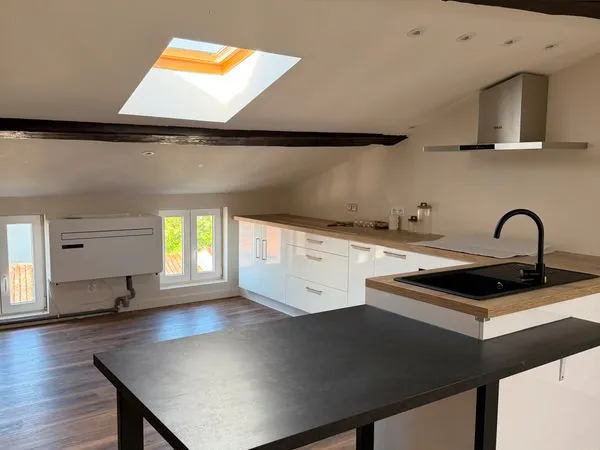 Appartement grand T2 entièrement rénové