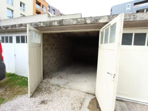 DIJON CENTRE-VILLE, à louer un garage et une place de parking