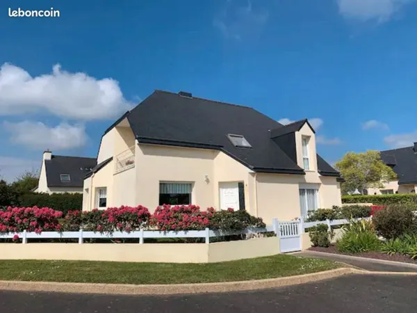 Belle maison contemporaine spacieuse et lumineuse proche du centre