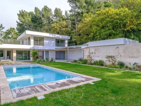 Maison 6 pièces 220 m²