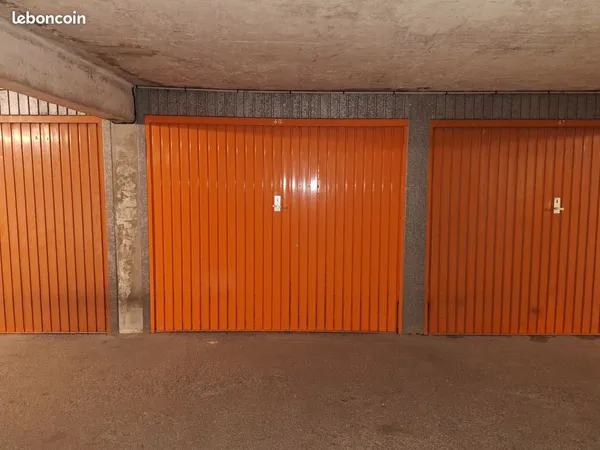Loue garage fermé