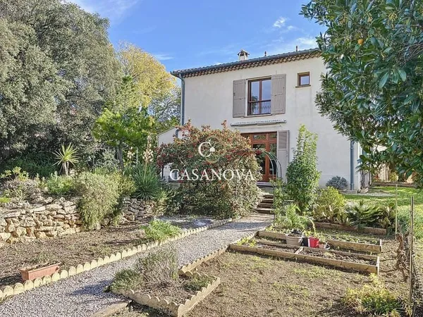Maison de 230 m² sur joli jardin de 1700m²