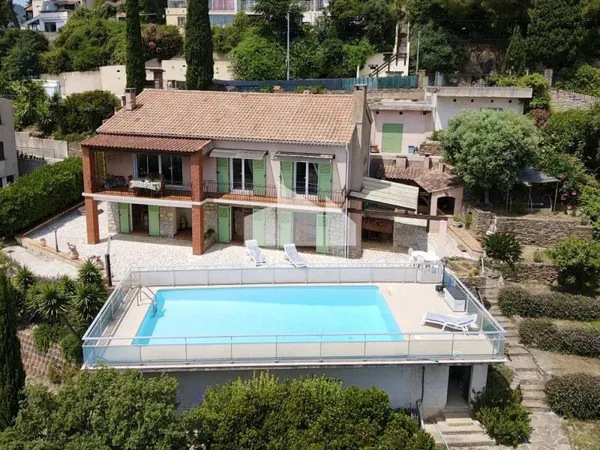 Villa vue mer avec piscine au Lavandou à 5 min du centre-ville