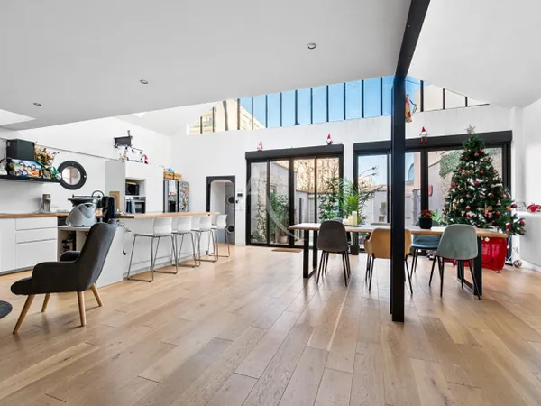 Suresnes (limite Puteaux) - Maison Loft de 208m² (232 m² au sol