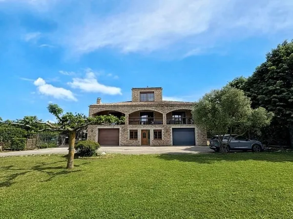 Maison 5 pièces 235 m²