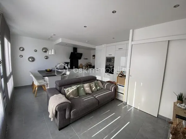 DUPLEX LUMINEUX AVEC PARKING PRIVATIF DANS COPROPRIETE DE 2017