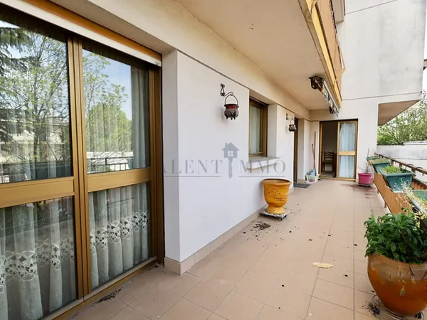 Appartement 4 pièces de 89,76 m2 avec grande TERRASSE + BOX et CAVE au coeur du CENTRE-VILLE, Neuill