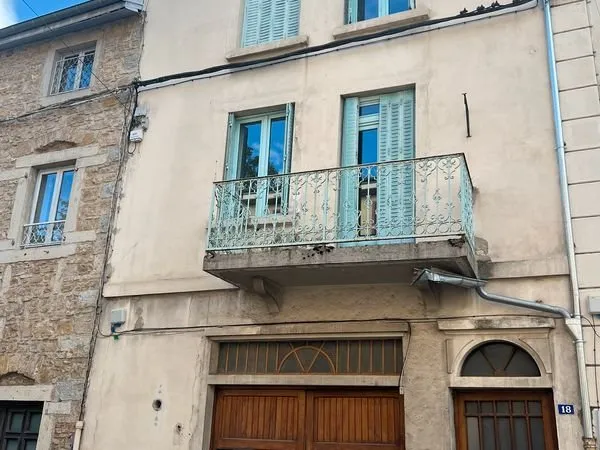 CENTRE LAGNIEU COQUET T3 dernier étage dans petit immeuble de 5 lots
