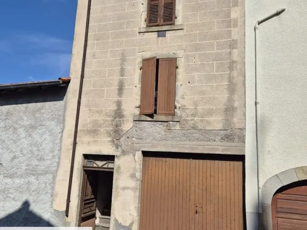 Maison à rénover entièrment avec garage