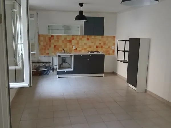 Apparemment T 3 sainte colombe