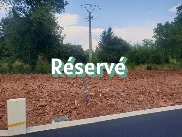 Terrain constructible viabilisé au Luc