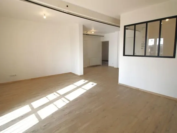 Appartement duplex à créer, au coeur de Gourdon. 62 m2 habitables, cellier.