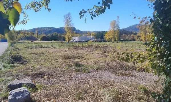 Terrain 1834 m²