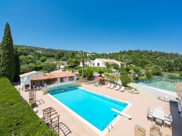 Maison 16 pièces 700 m²