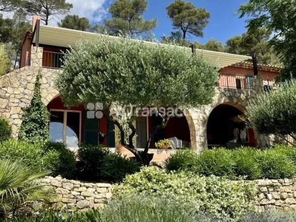 Maison 5 pièces 210 m²