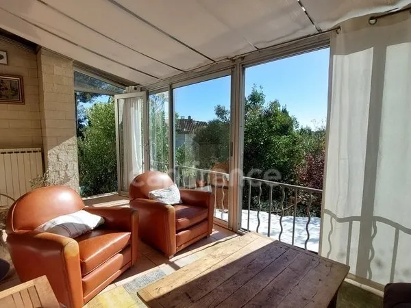 Maison avec studio indépendant et piscine - Environnement verdoyant - Villeneuve-lès-Avignon