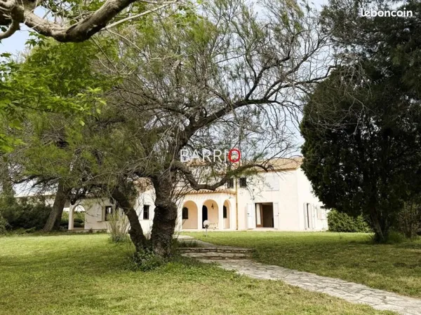 Villa 10 pièces 370 m²