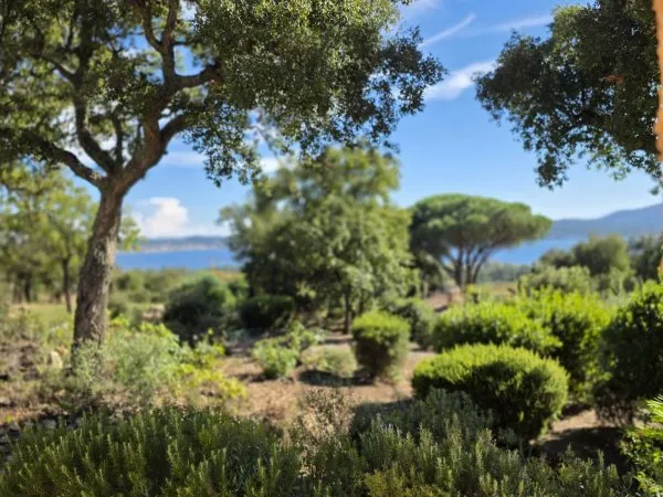 EXCLUSIVITÉ – Villa plain-pied –  92m²  - Vue mer – 1400 m² de terrain.