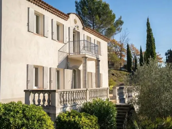 Maison 10 pièces 281 m²