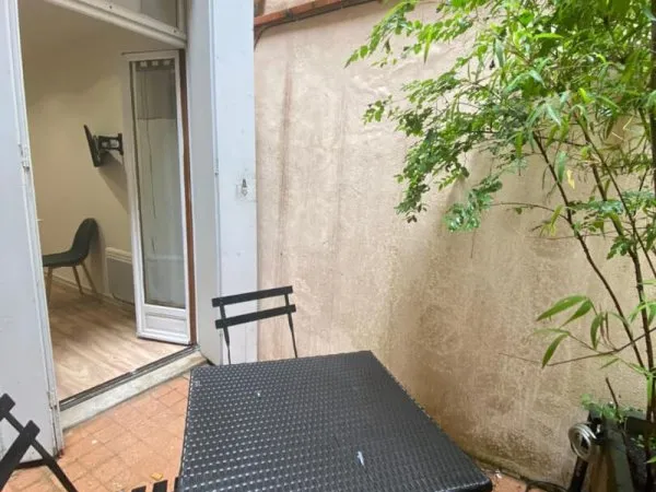 A LOUER T1 MEUBLE SAINT CYPRIEN AVEC TERRASSE